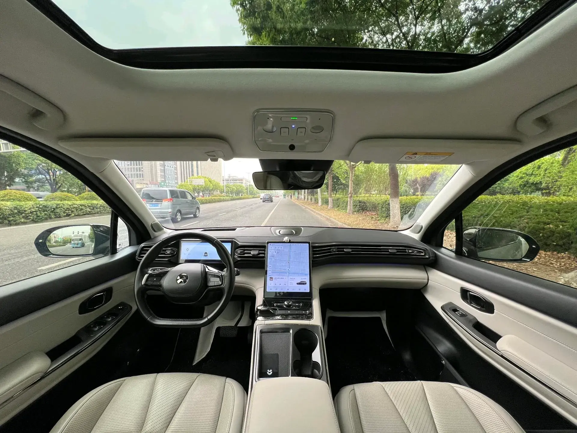 2020 NIO ES8 thumbnail 4