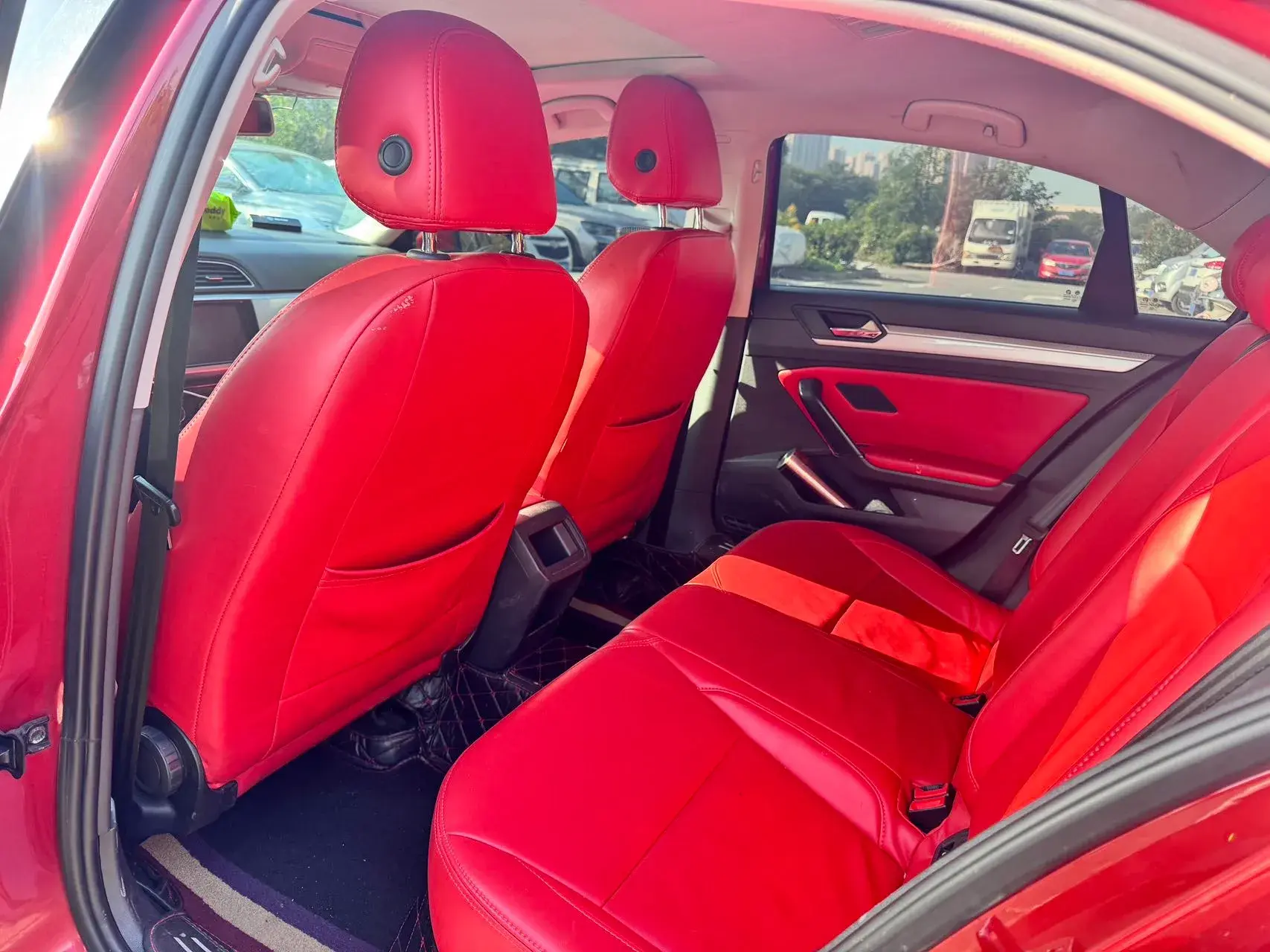 2018 VOLKSWAGEN LAMANDO thumbnail 3