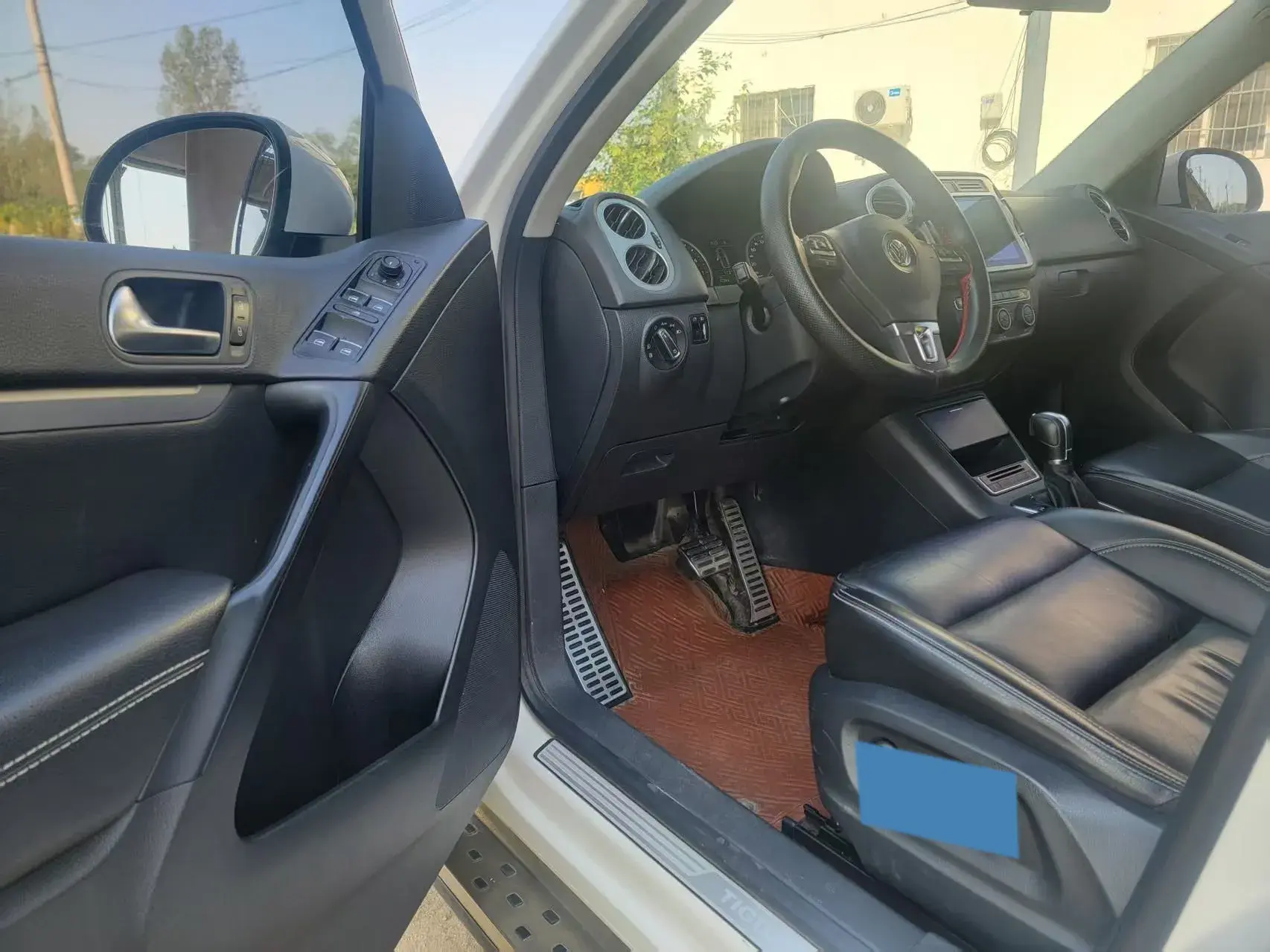 2017 VOLKSWAGEN TIGUAN thumbnail 4