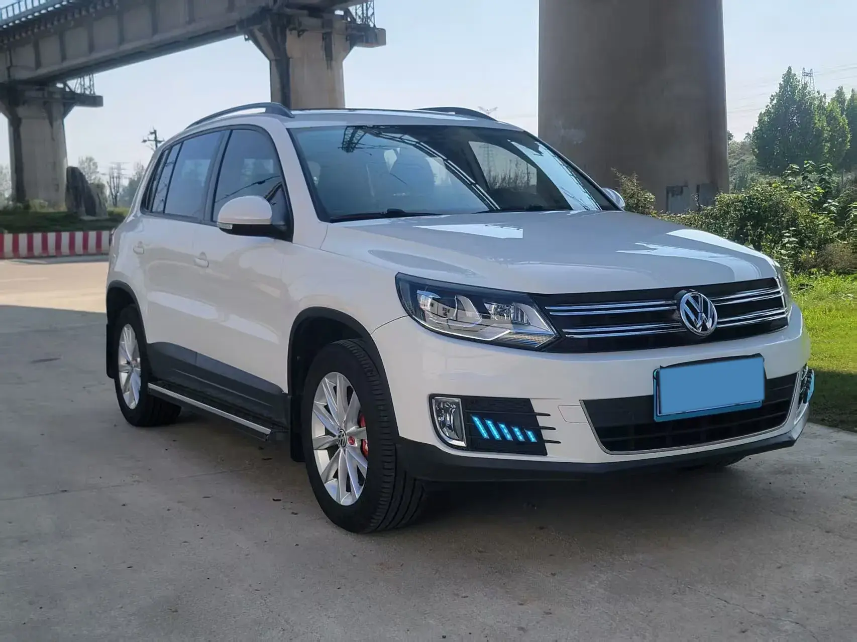 2017 VOLKSWAGEN TIGUAN thumbnail 2