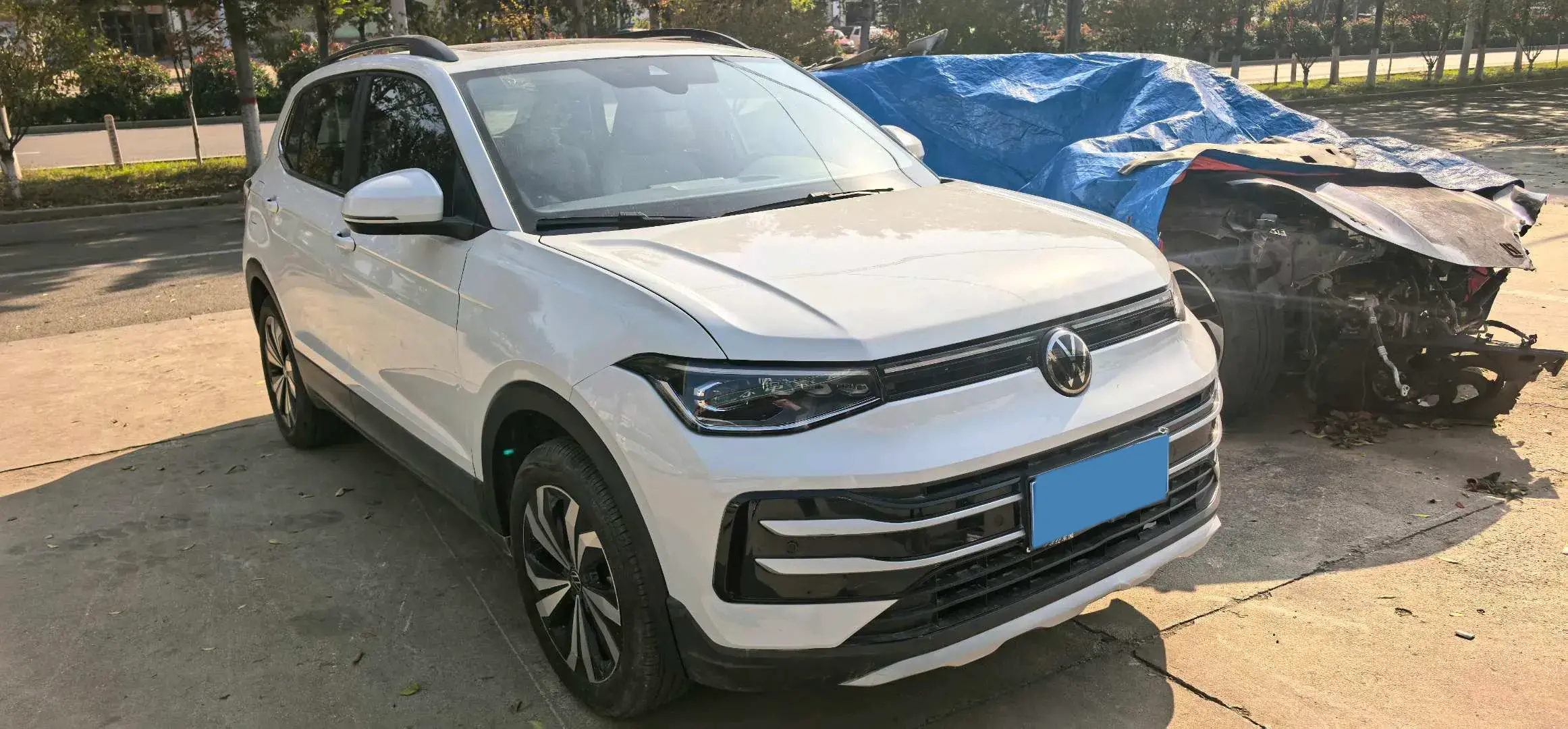 2023 VOLKSWAGEN THARU thumbnail 2