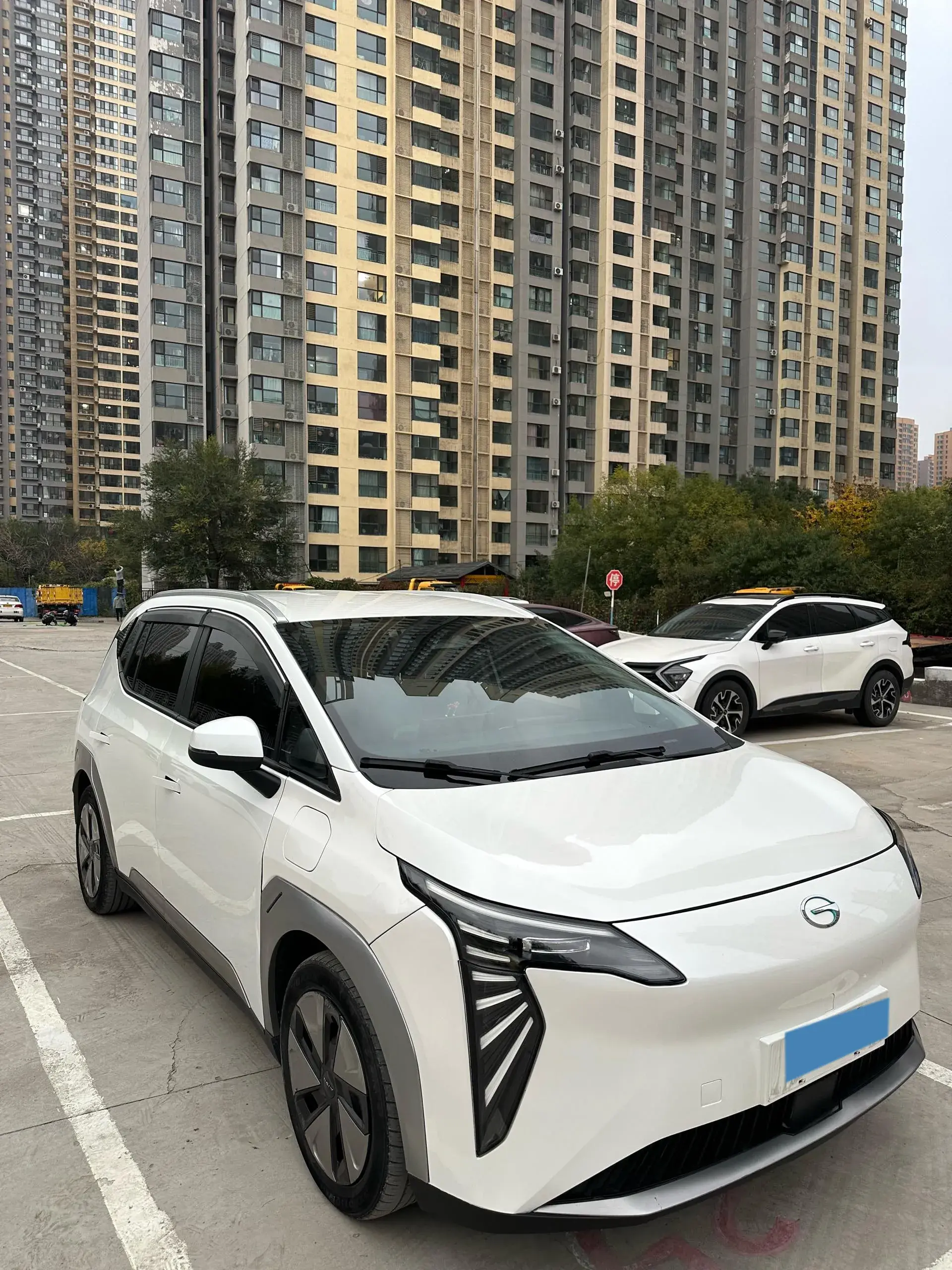 2023 AION Y thumbnail 3