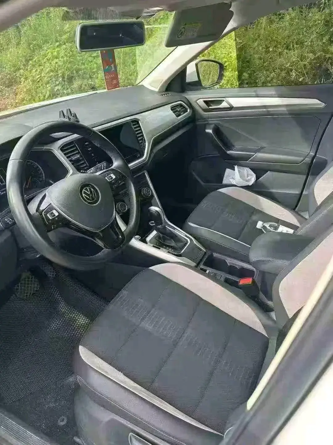 2022 VOLKSWAGEN T-ROC thumbnail 2