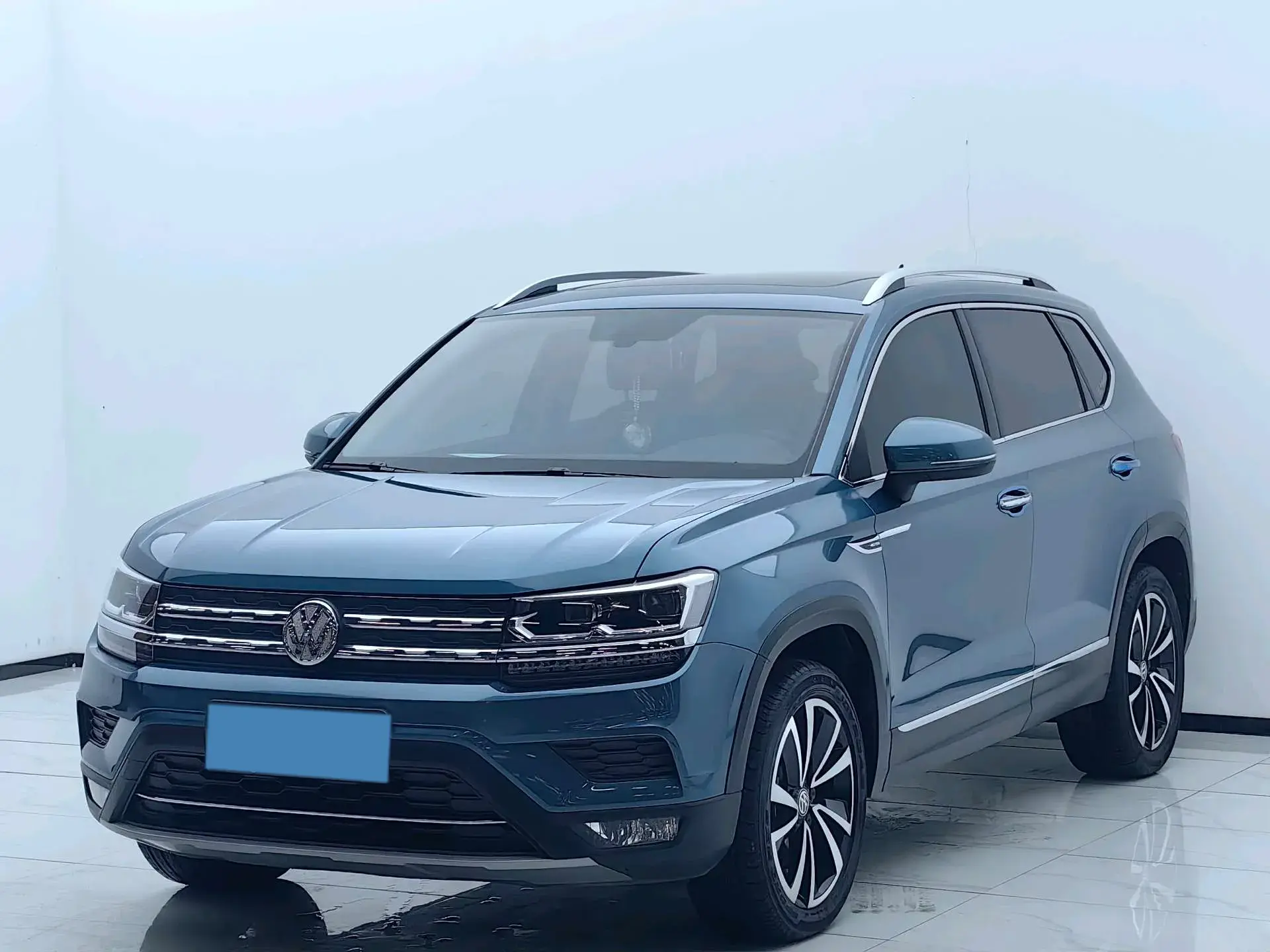 2019 VOLKSWAGEN THARU view 1