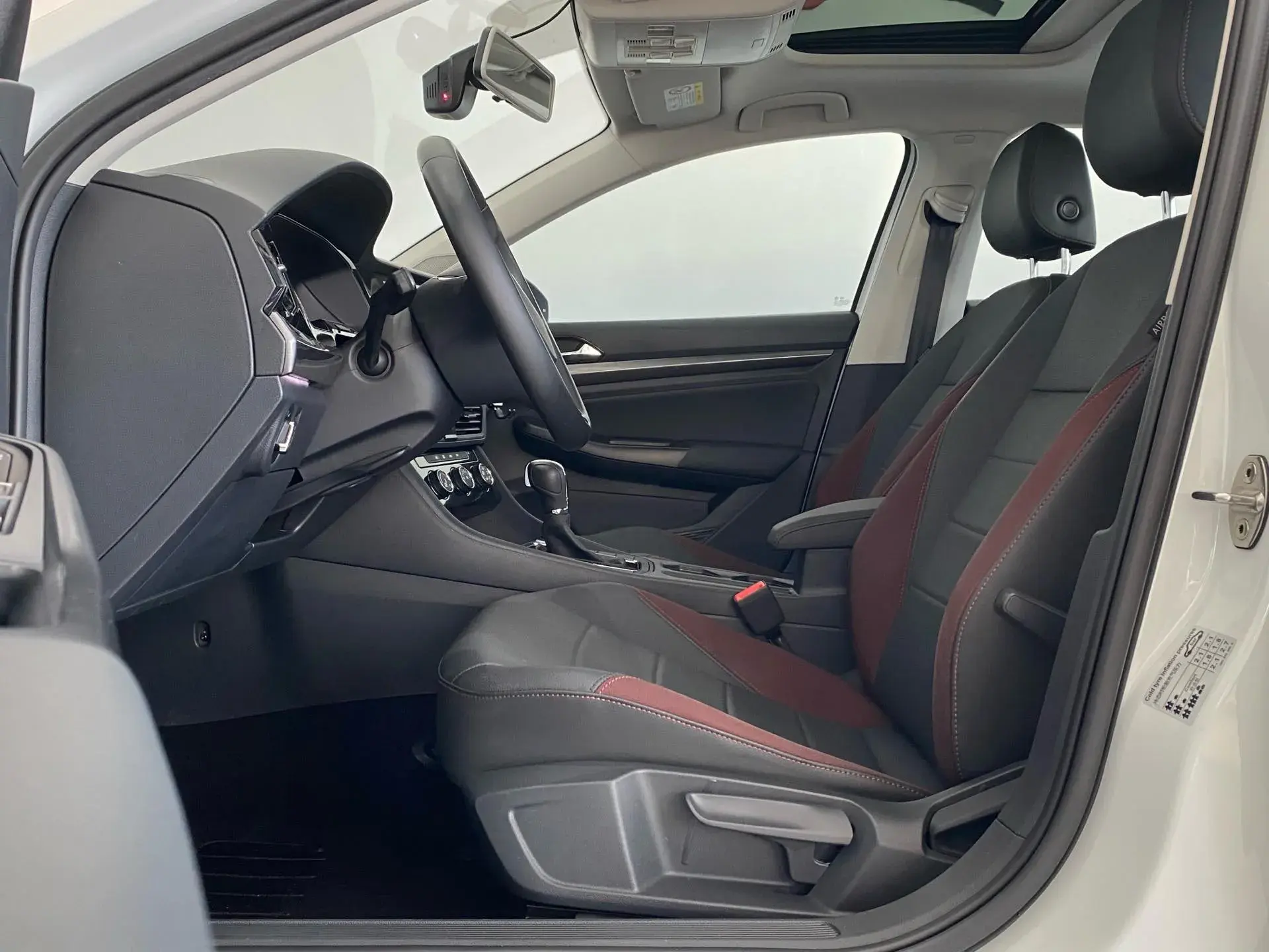 2021 VOLKSWAGEN BORA thumbnail 4