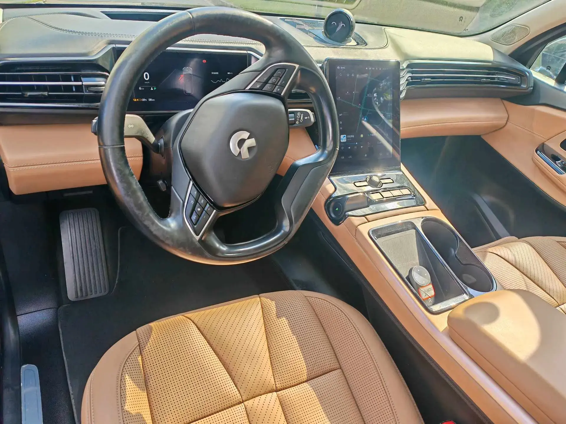 2018 NIO ES8 thumbnail 4