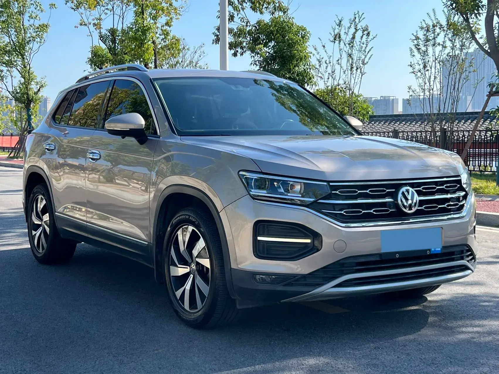 2019 VOLKSWAGEN TAYRON thumbnail 3