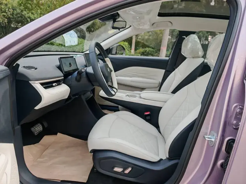 2025 ARCFOX T1 thumbnail 4