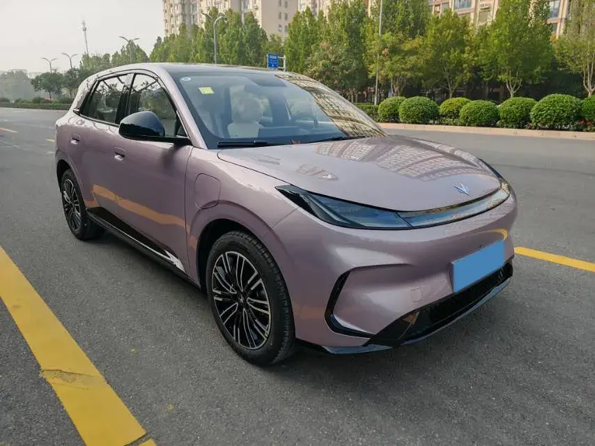 2025 ARCFOX T1 thumbnail 3