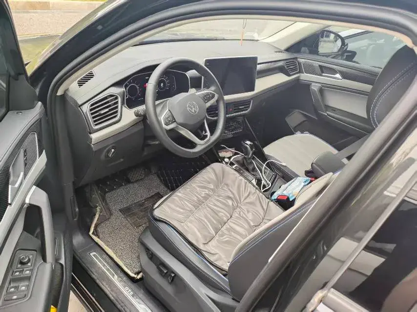 2023 VOLKSWAGEN TAYRON thumbnail 4