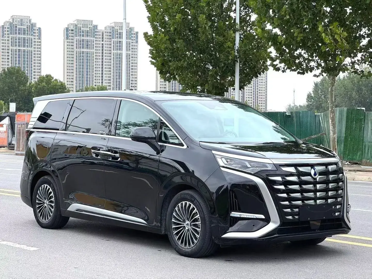 2022 DENZA D9 thumbnail 3