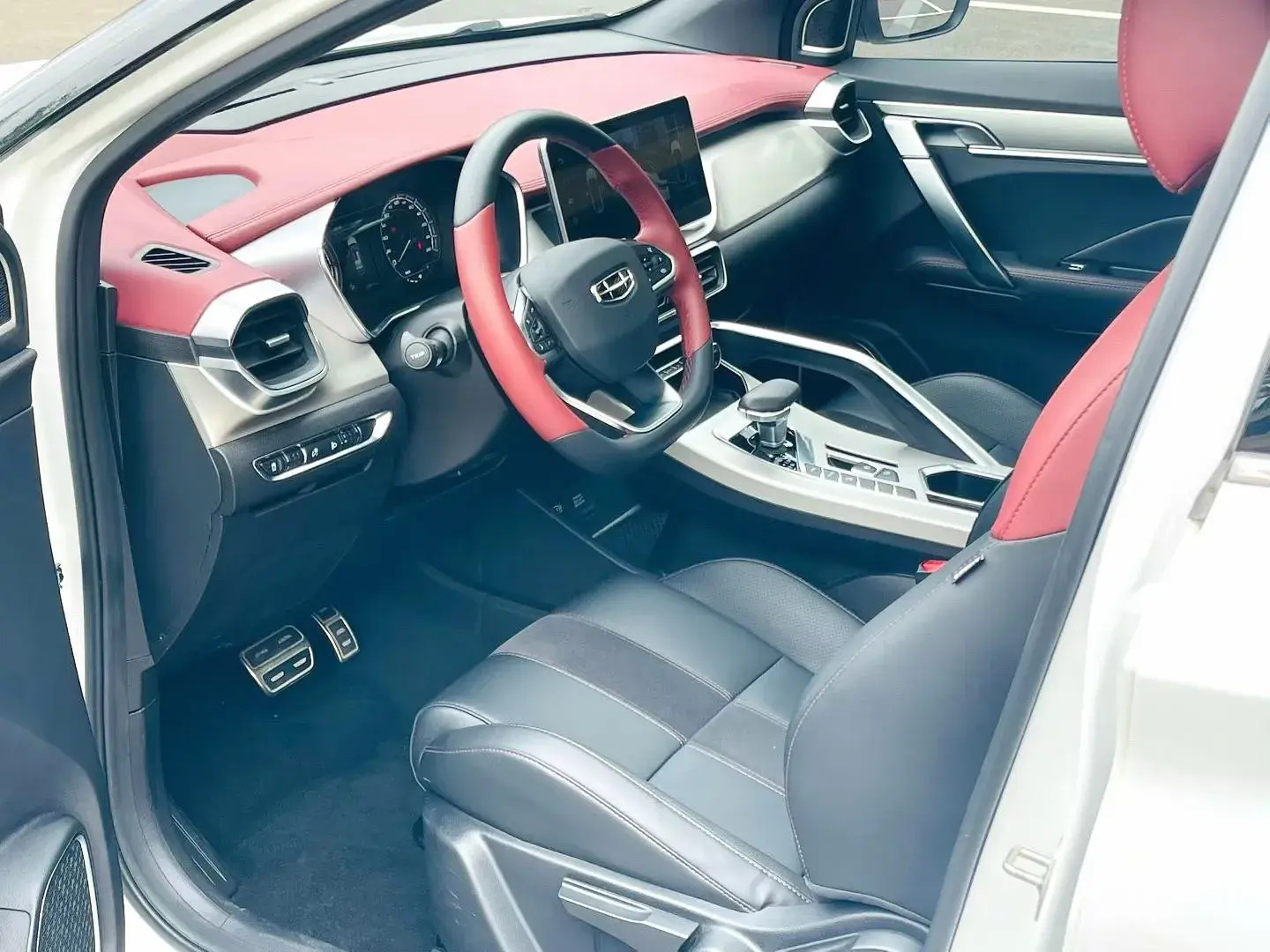 2021 GEELY COOLRAY thumbnail 4