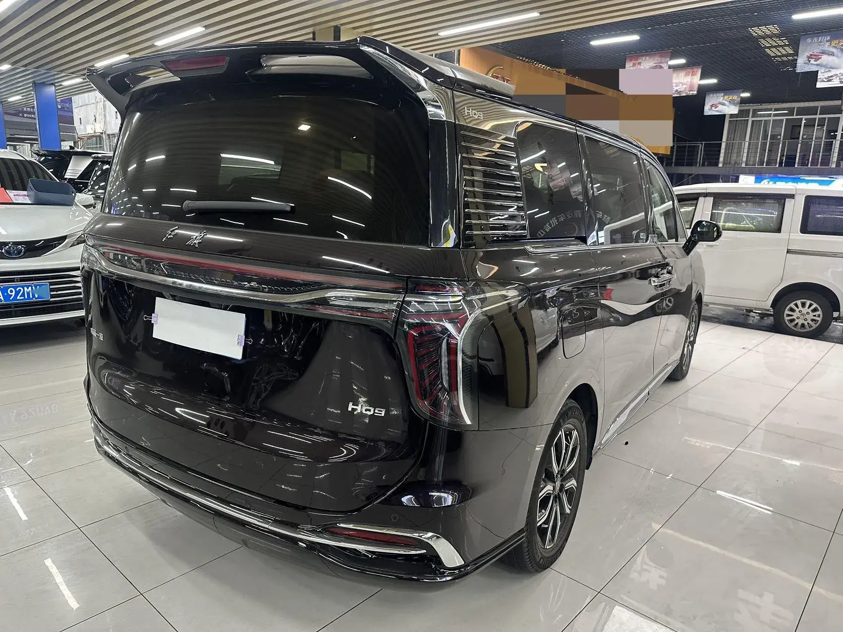 2023 HONGQI HQ9 thumbnail 4