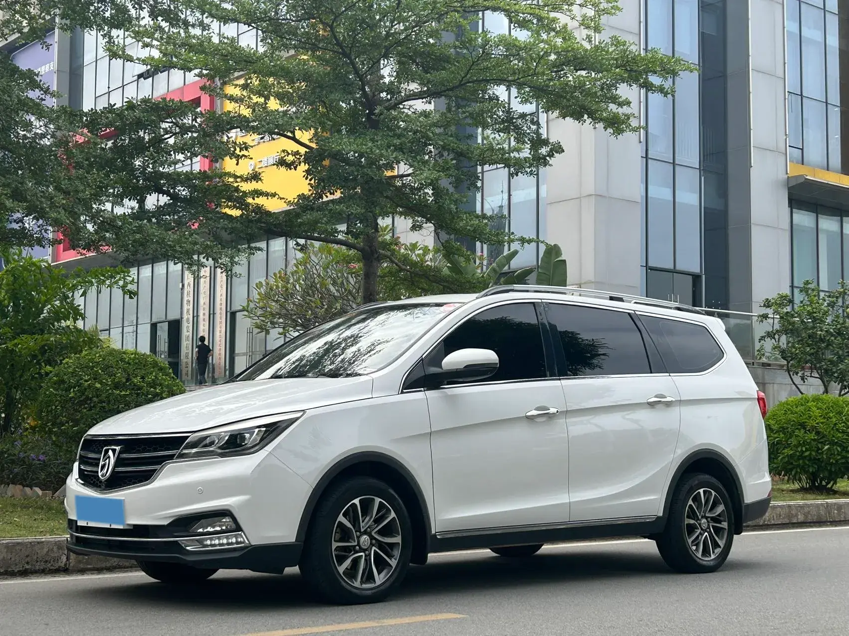 2017 BAOJUN 730 view 1