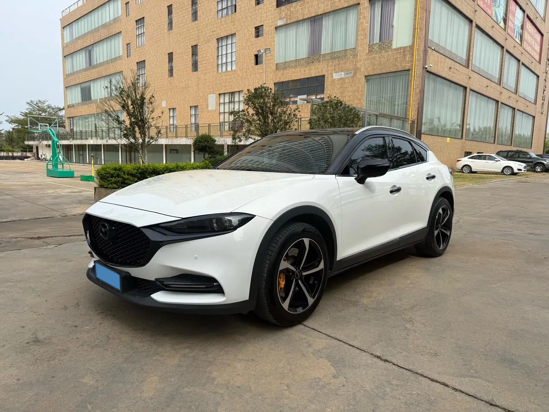 2021 MAZDA CX-4 view 1