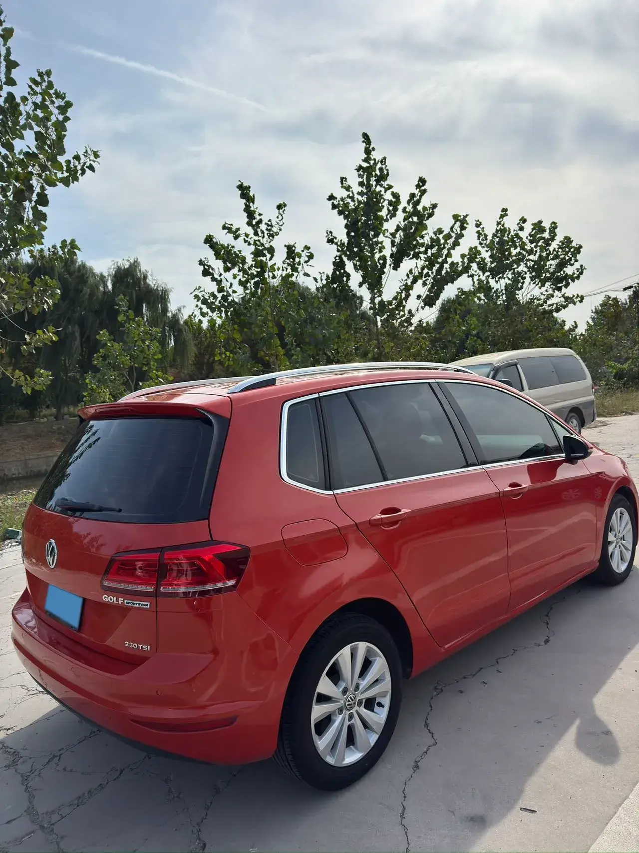 2018 VOLKSWAGEN GOLF thumbnail 4