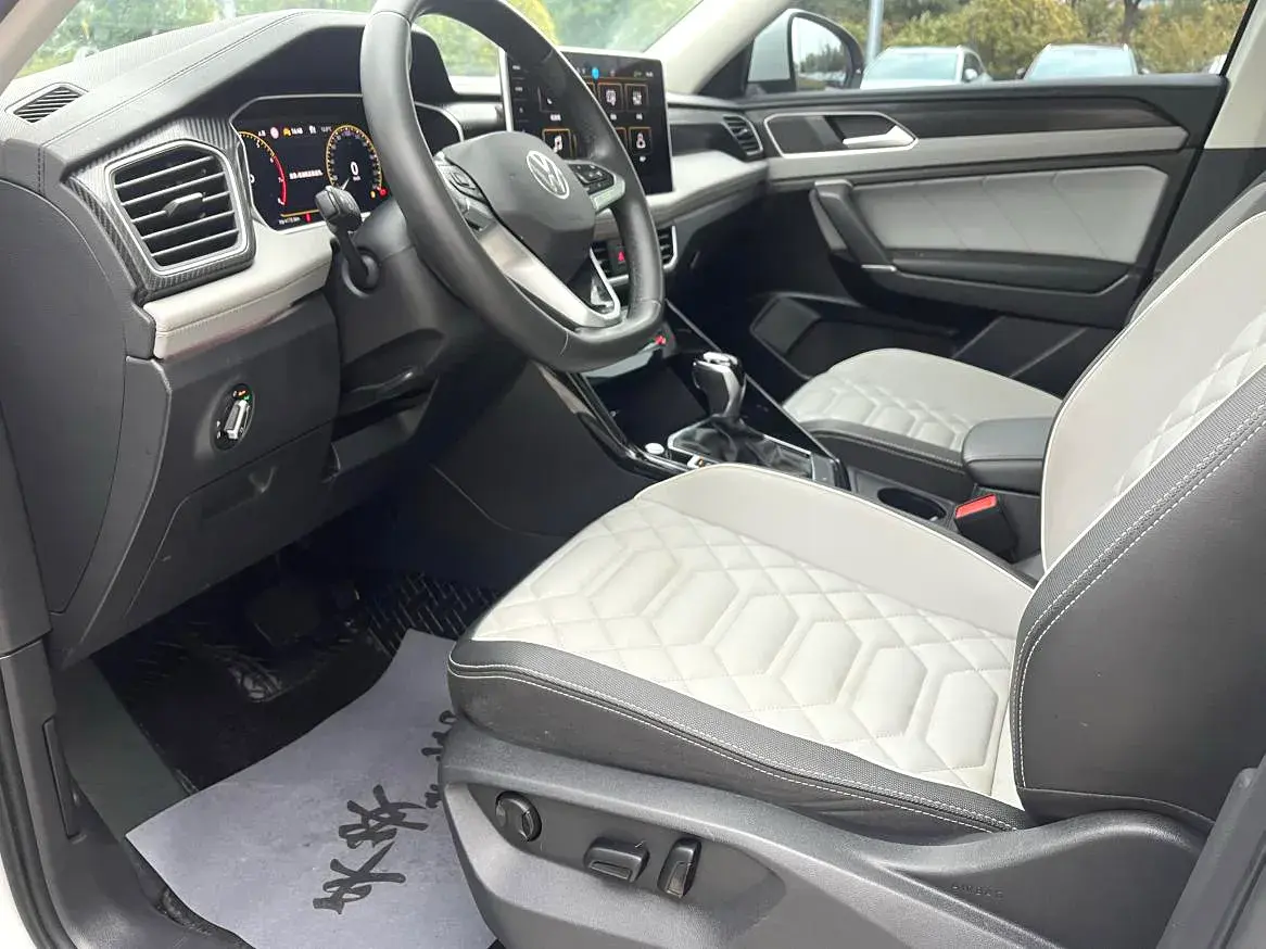 2023 VOLKSWAGEN TAYRON thumbnail 3