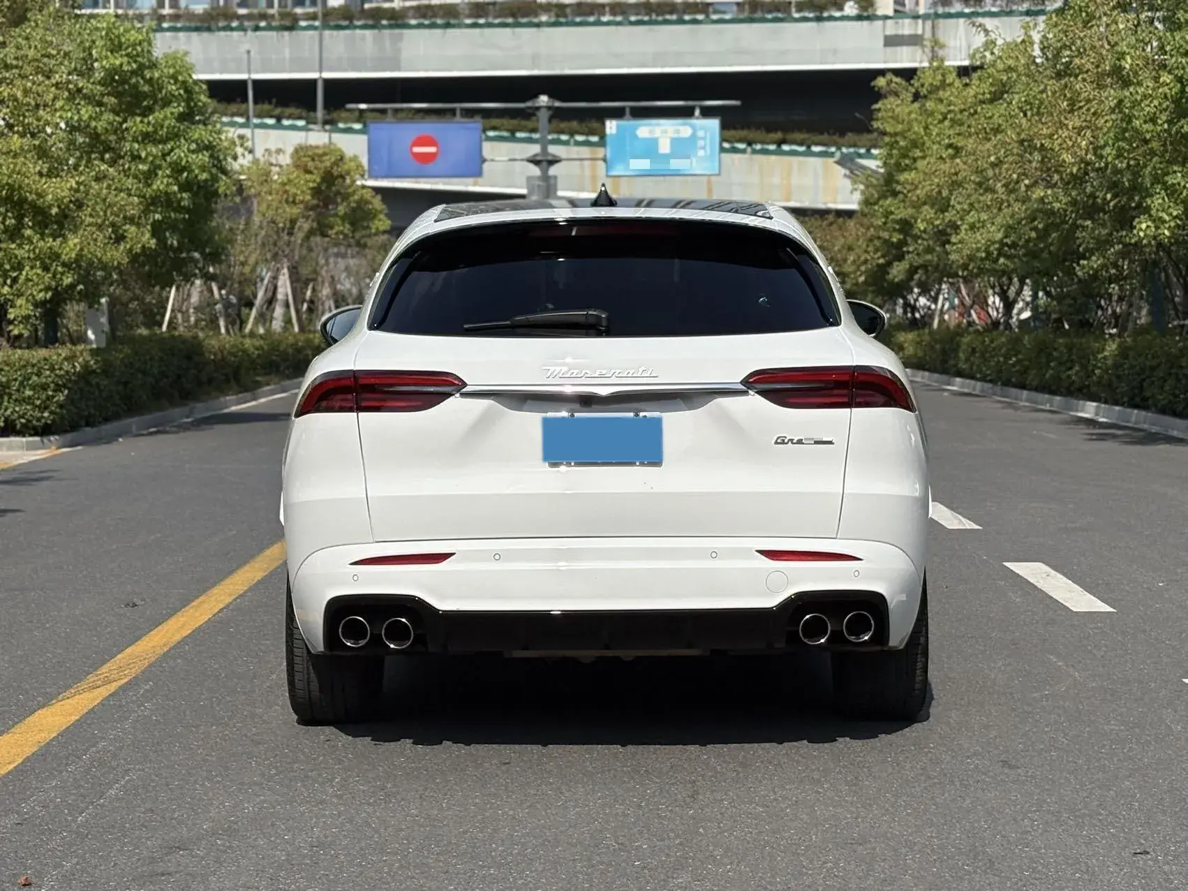 2022 MASERATI LEVANTE thumbnail 4