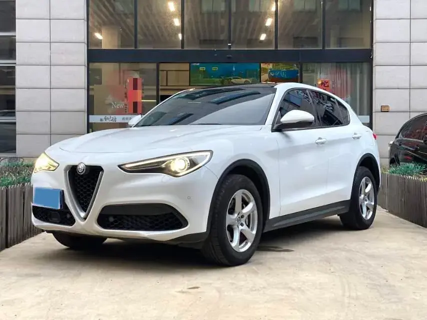 2017 ALFA ROMEO view 1