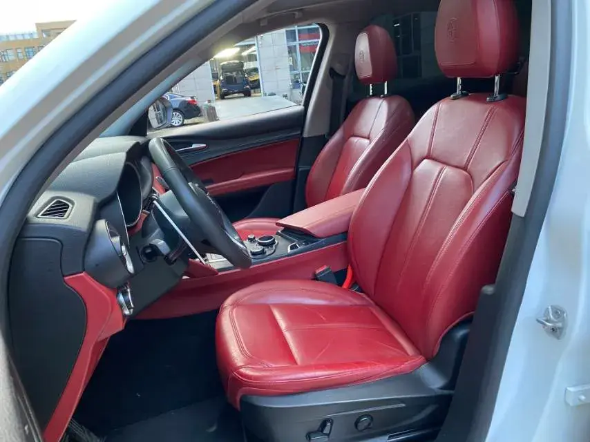 2017 ALFA ROMEO thumbnail 4