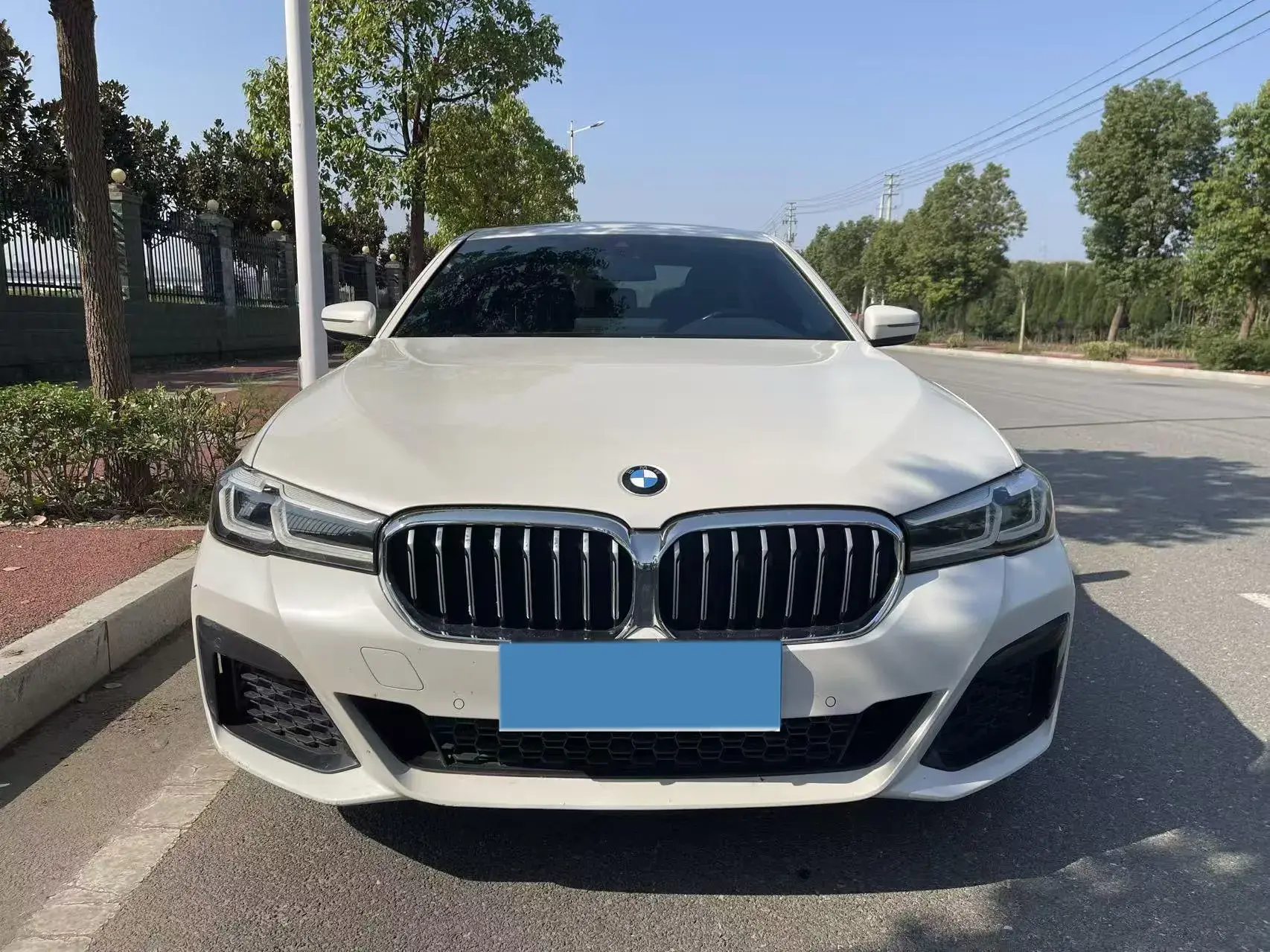2021 BMW 5 thumbnail 2