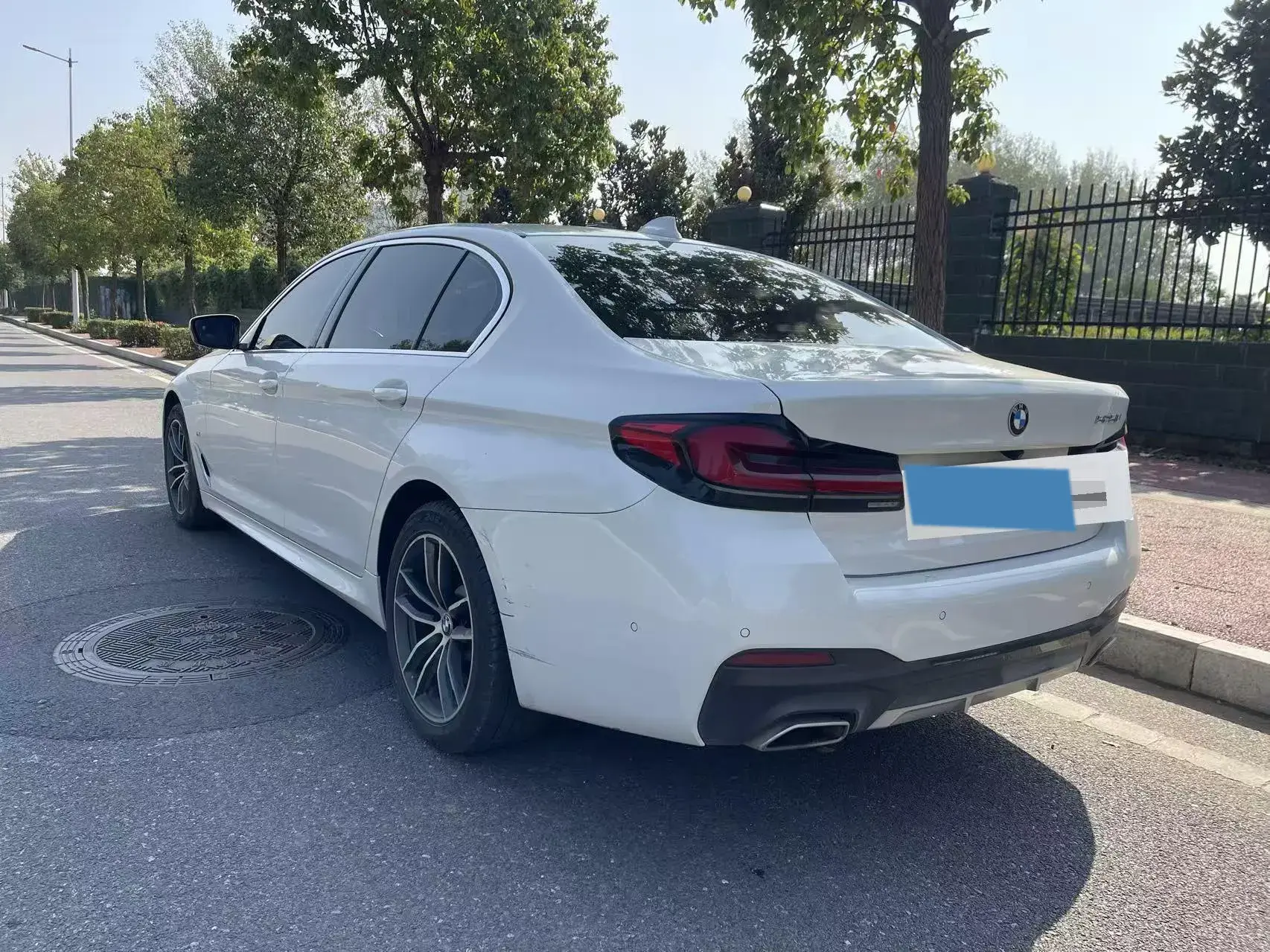 2021 BMW 5 thumbnail 3