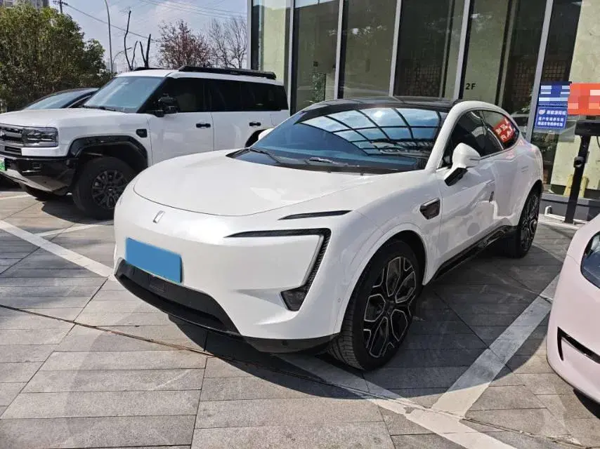 2022 AVATR 11 view 1