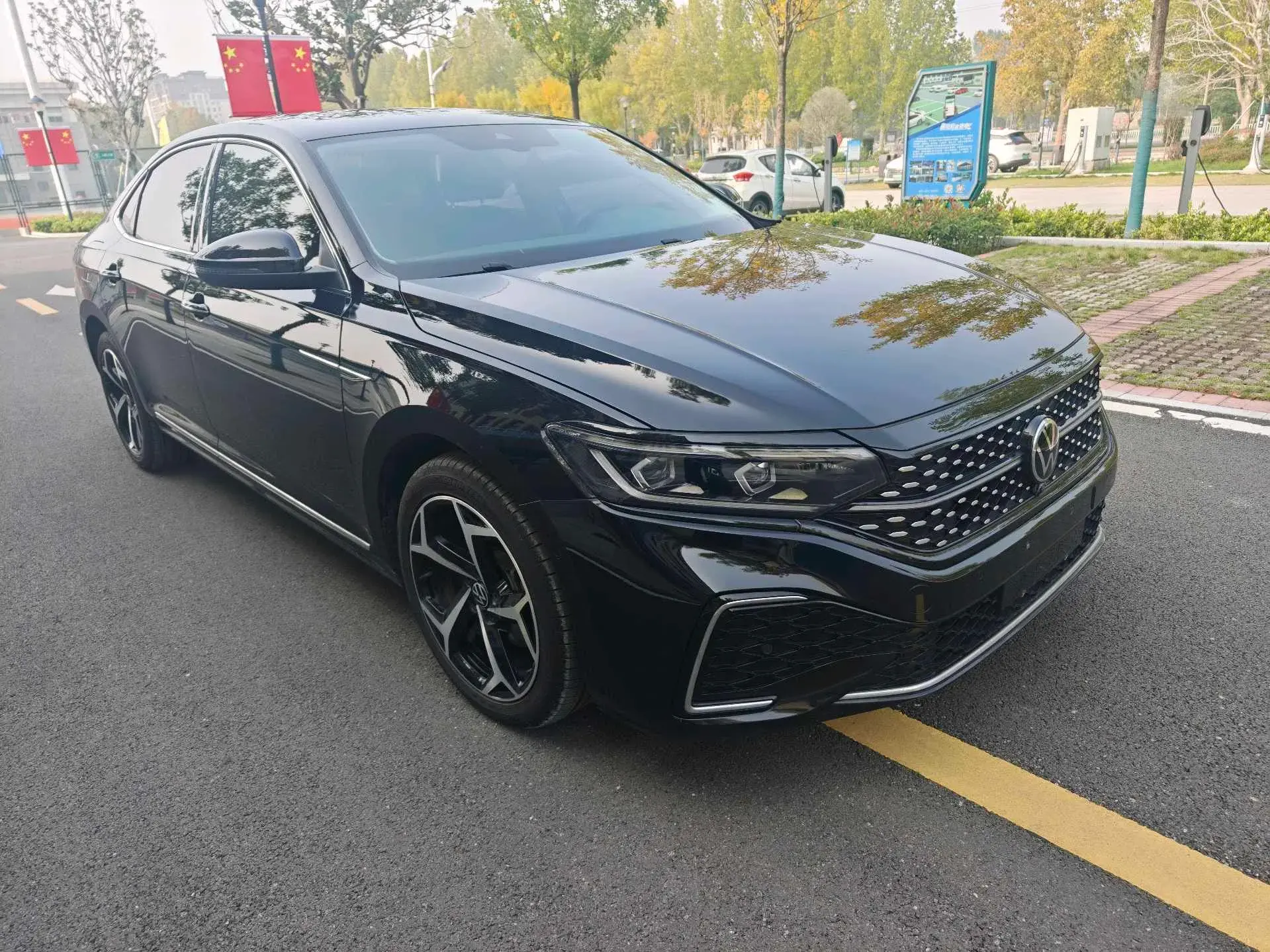 2022 VOLKSWAGEN PASSAT thumbnail 2