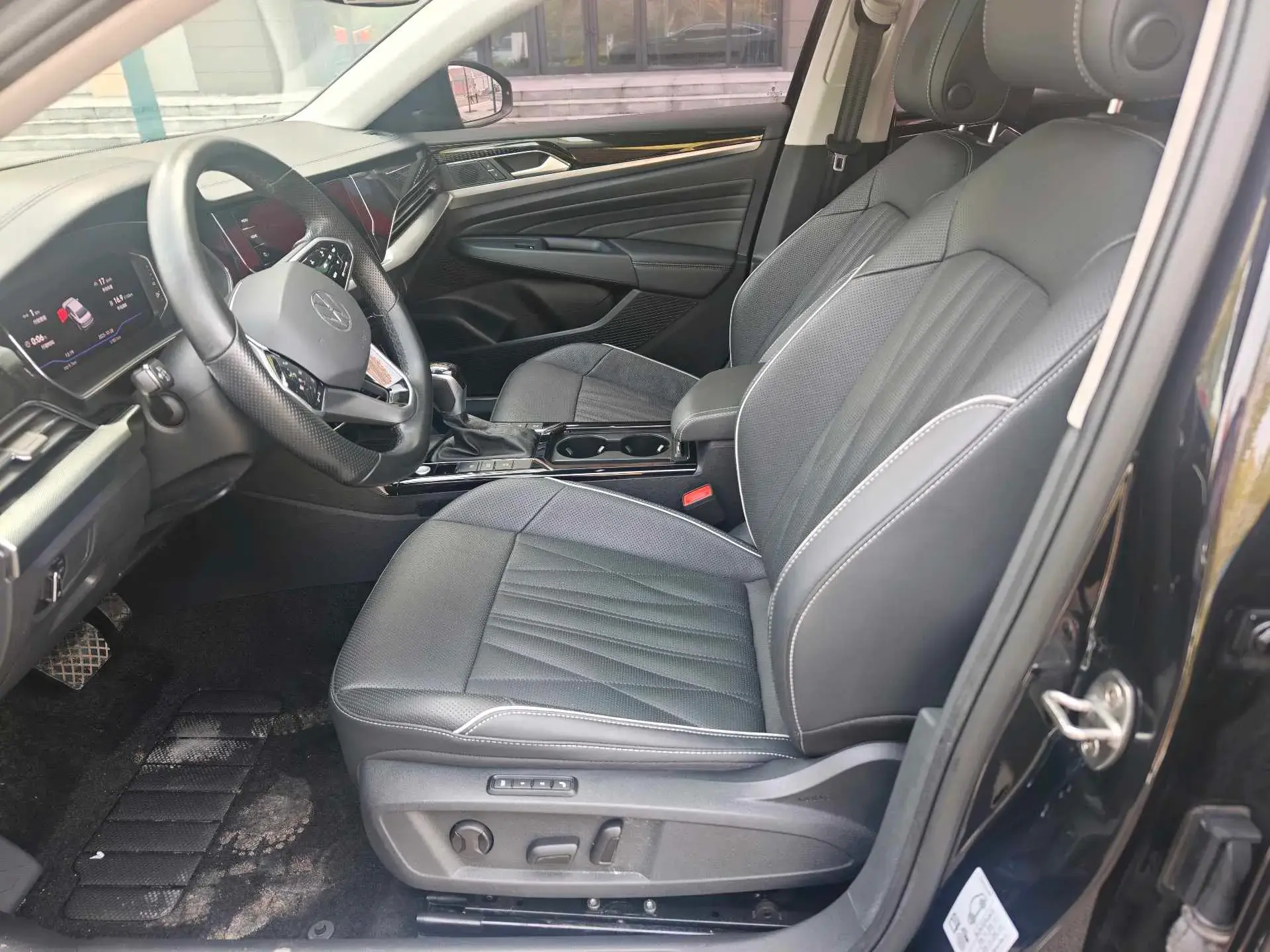 2022 VOLKSWAGEN PASSAT thumbnail 3