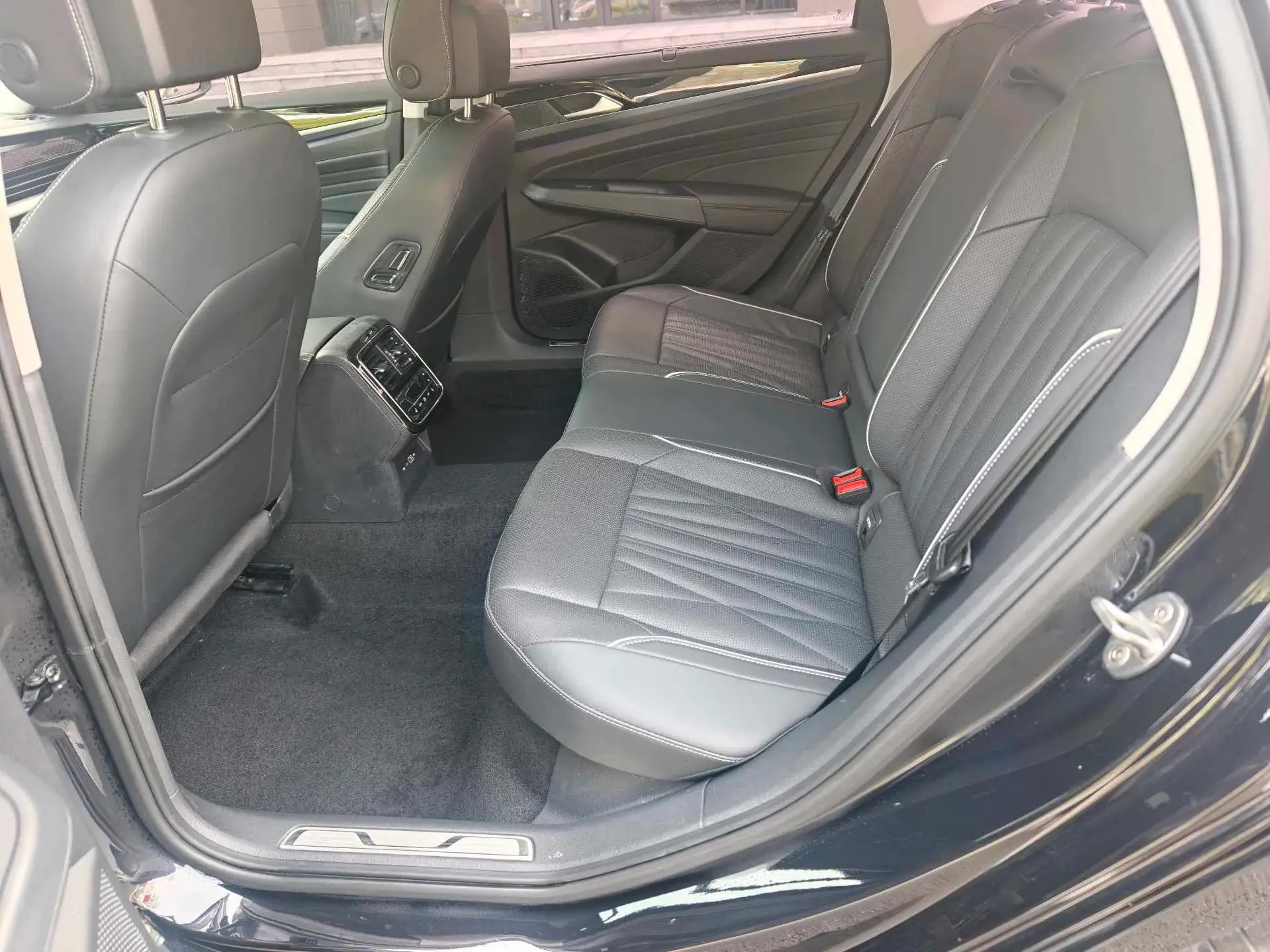 2022 VOLKSWAGEN PASSAT thumbnail 4