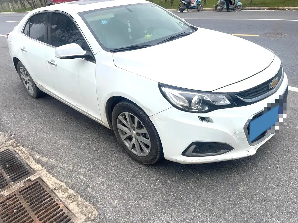 2018 CHEVROLET MALIBU thumbnail 2