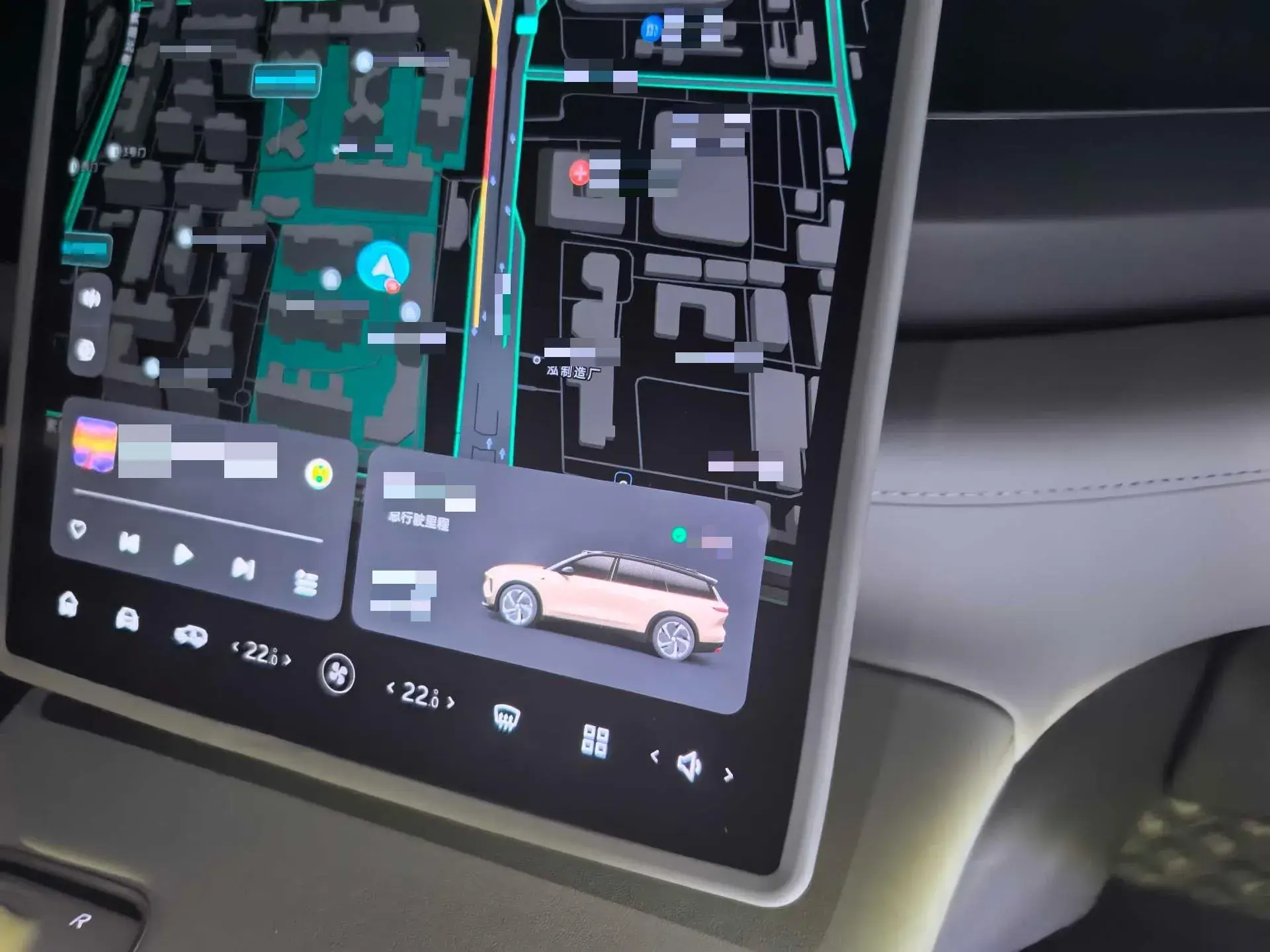 2023 NIO ES8 thumbnail 3