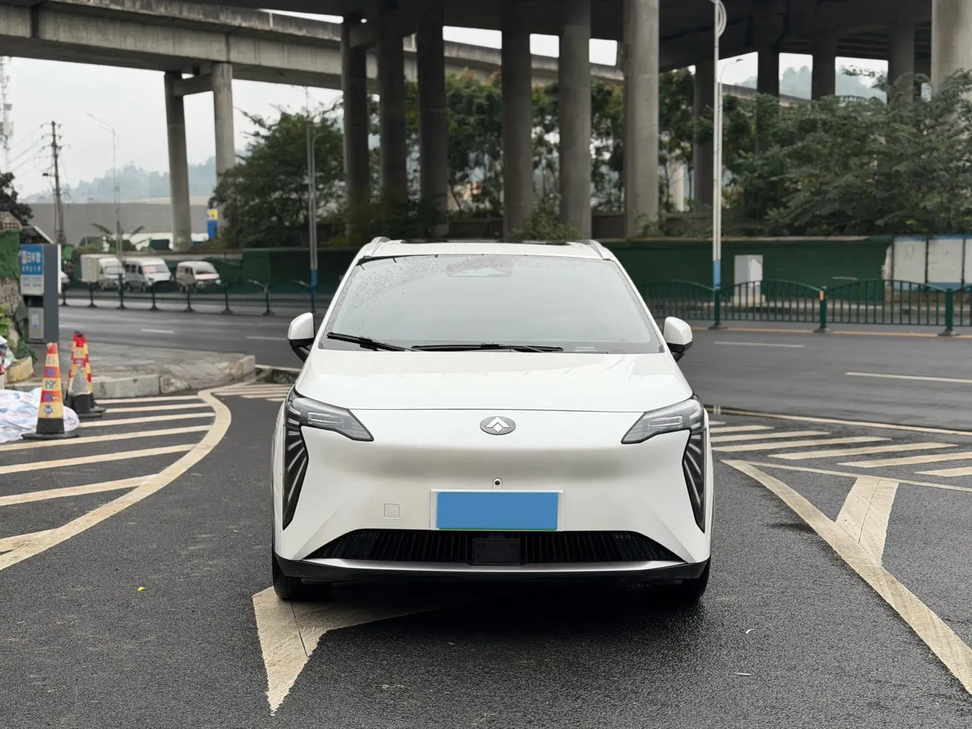 2023 AION Y thumbnail 2