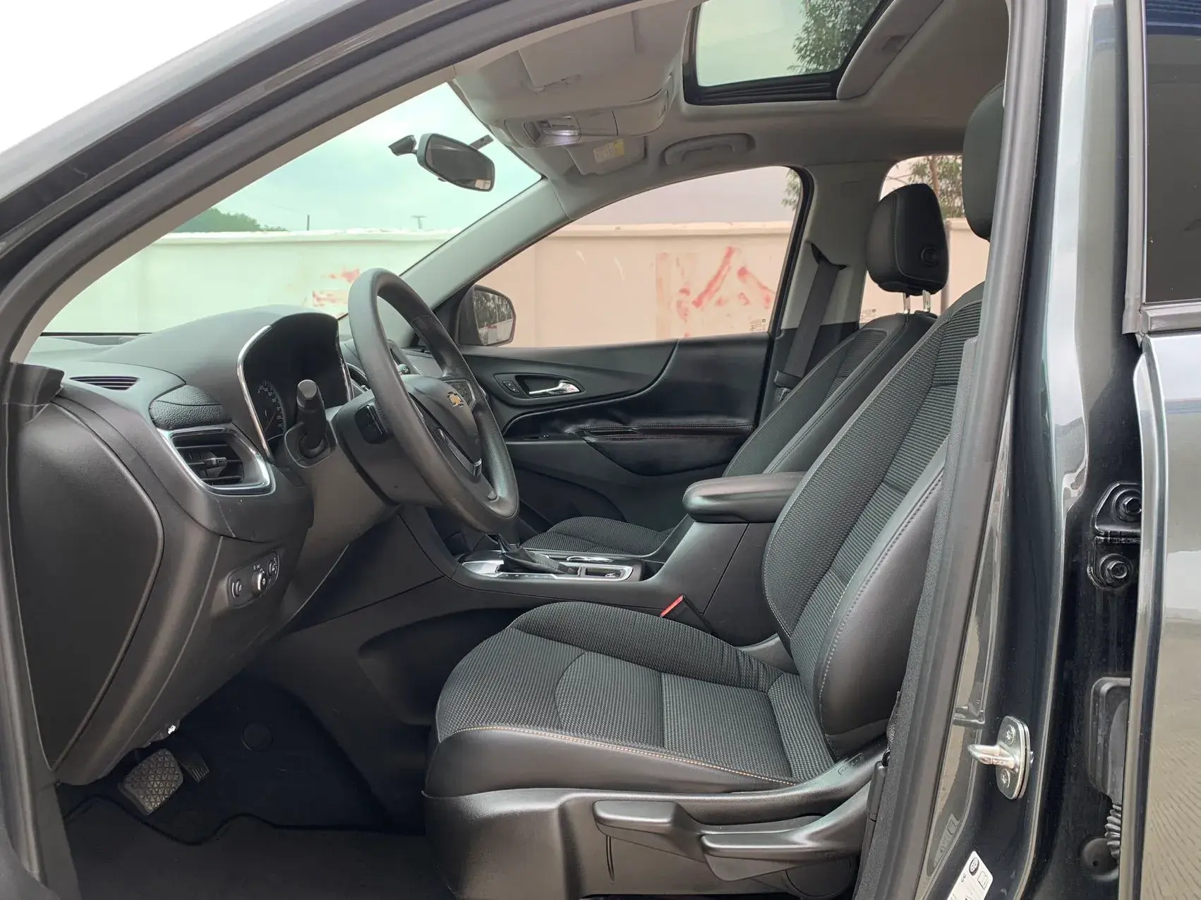 2019 CHEVROLET EQUINOX thumbnail 4