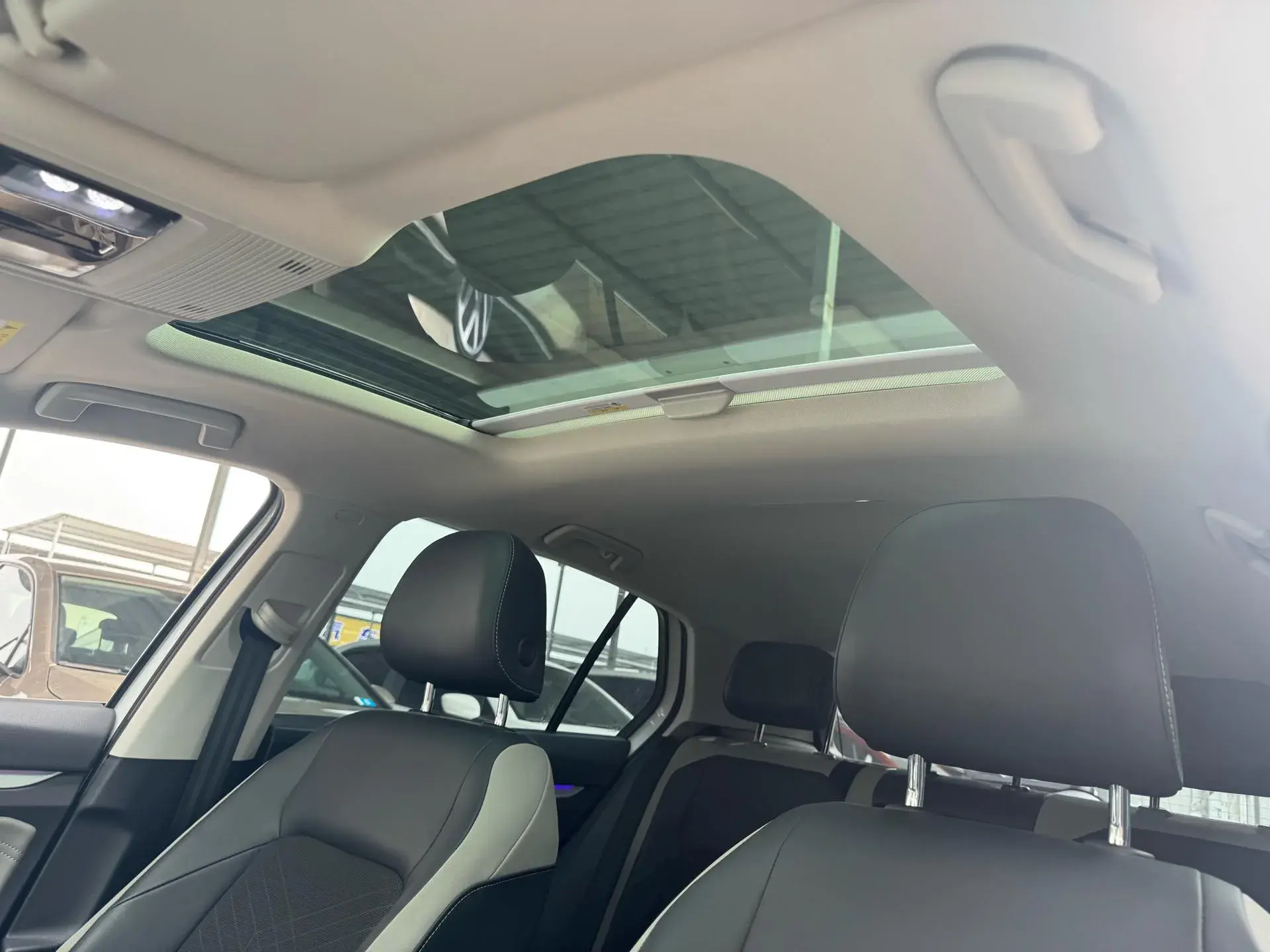 2021 VOLKSWAGEN GOLF thumbnail 3