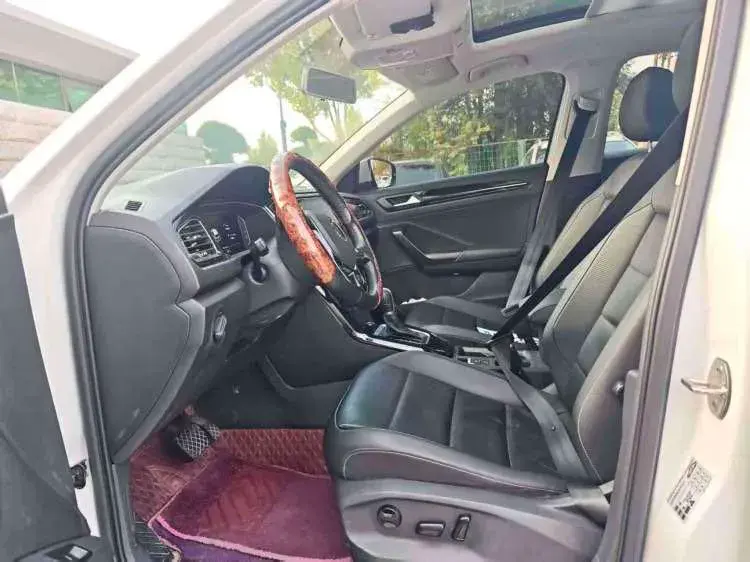 2021 VOLKSWAGEN T-ROC thumbnail 4