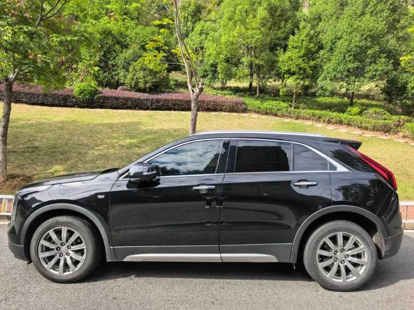 2021 CADILLAC XT4 thumbnail 4
