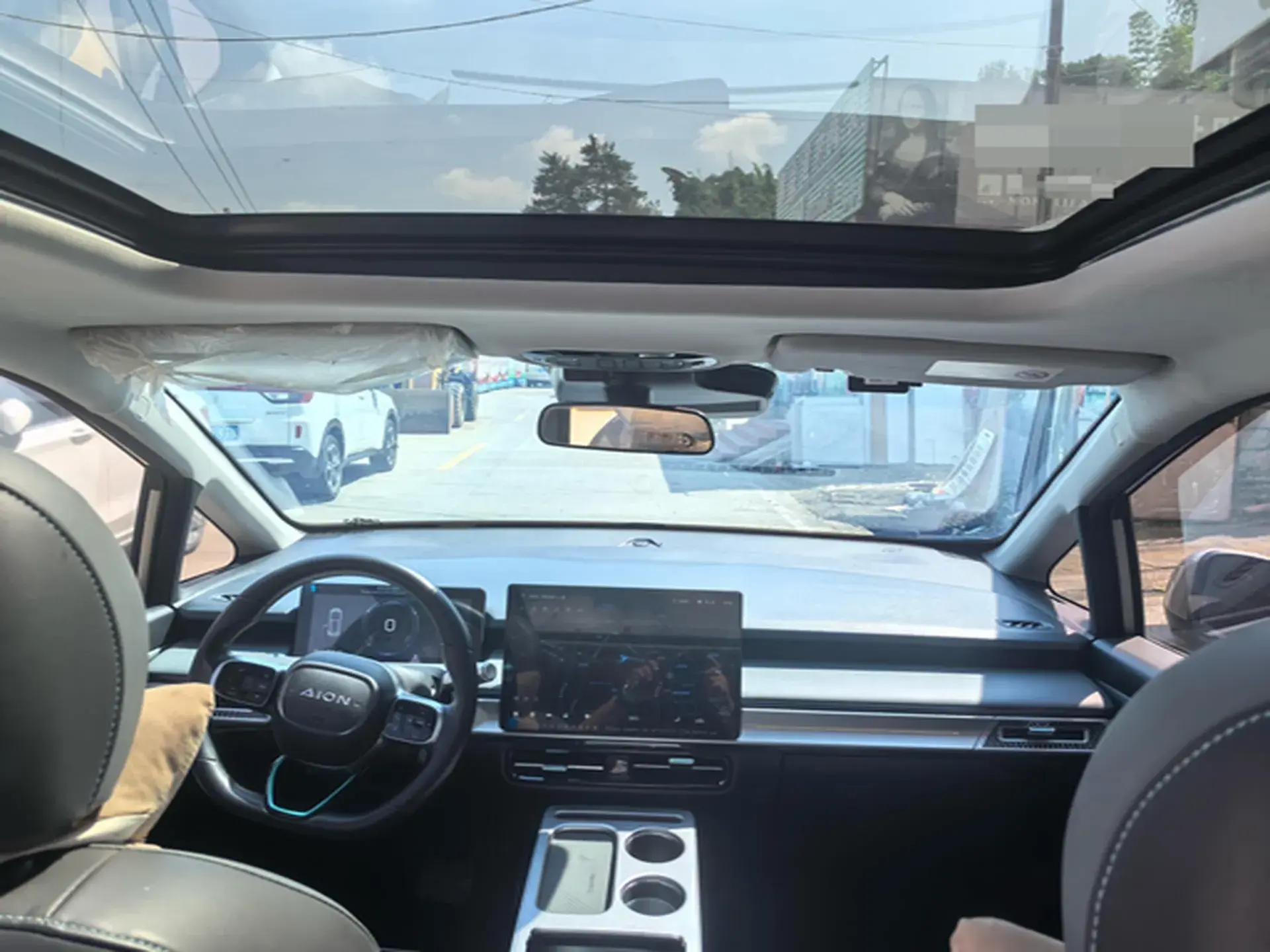 2023 AION Y thumbnail 4