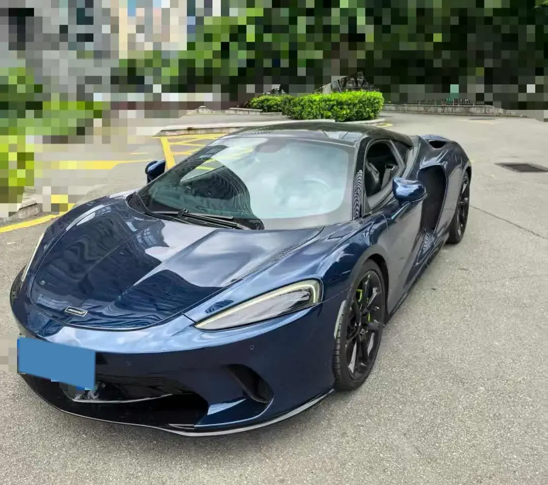 2019 MCLAREN GT view 1