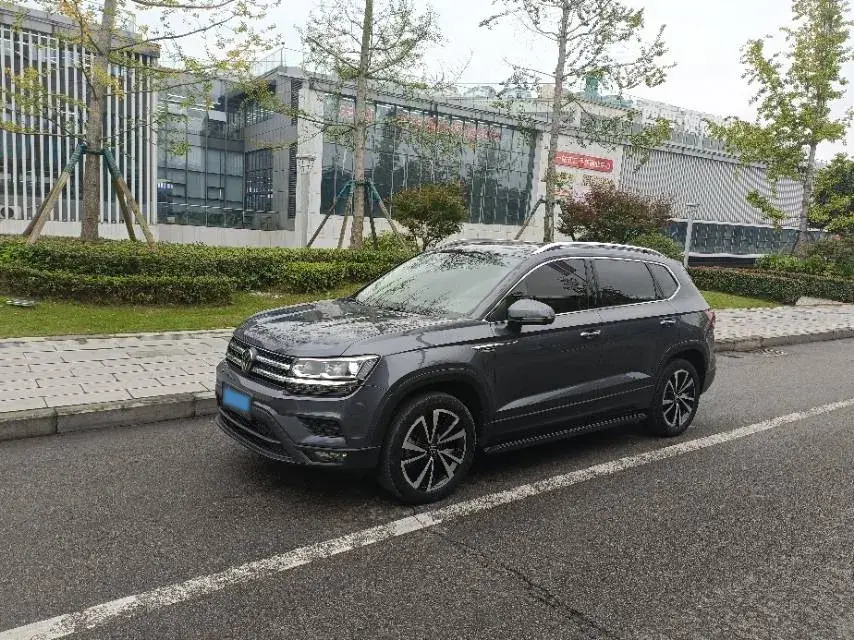 2020 VOLKSWAGEN THARU view 1