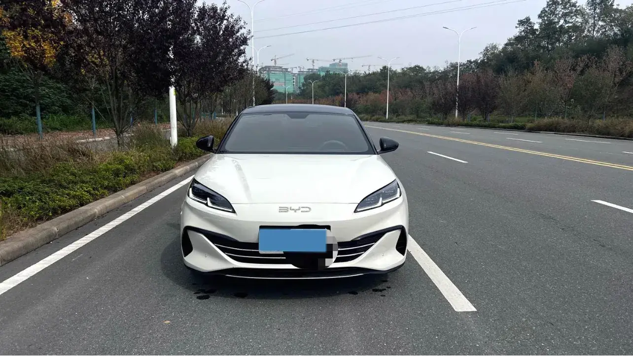 2024 BYD SEAL thumbnail 2