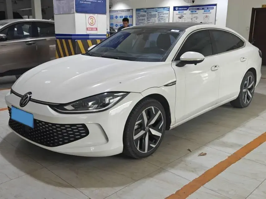 2022 VOLKSWAGEN LAMANDO view 1