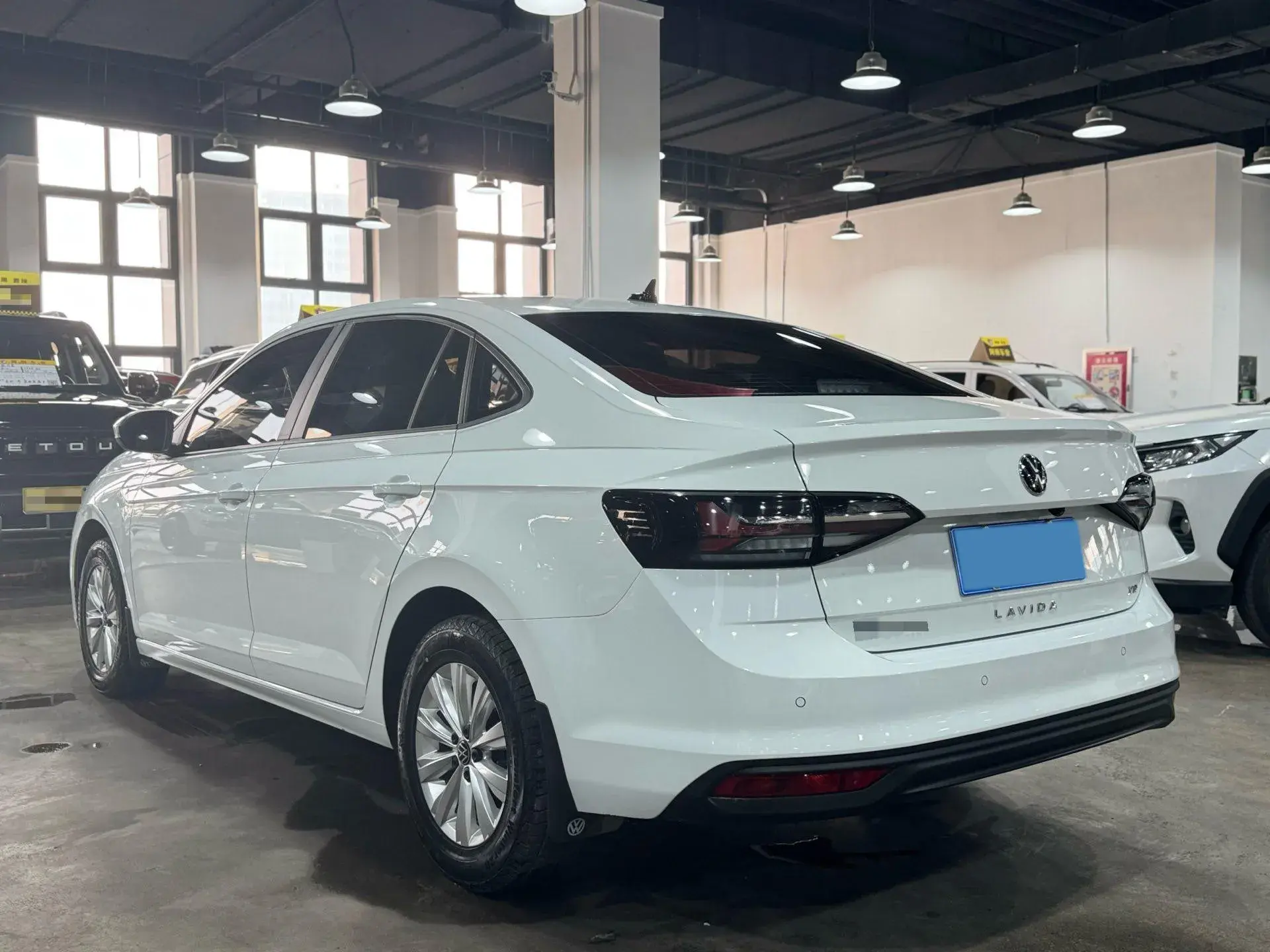 2023 VOLKSWAGEN LAVIDA thumbnail 4