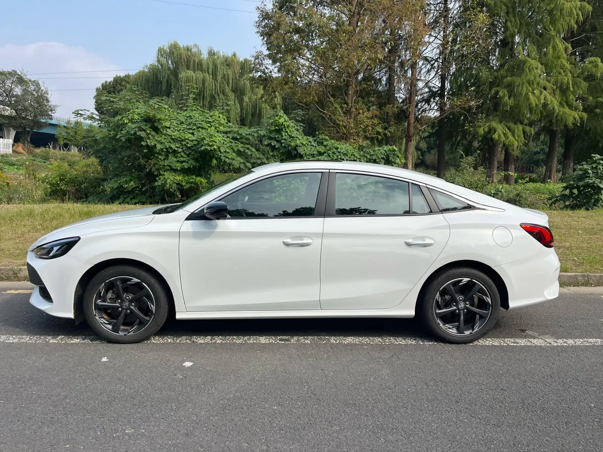 2022 MG 5 thumbnail 3