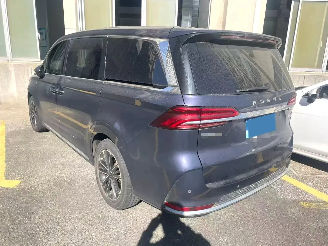 2021 ROEWE IMAX8 thumbnail 2