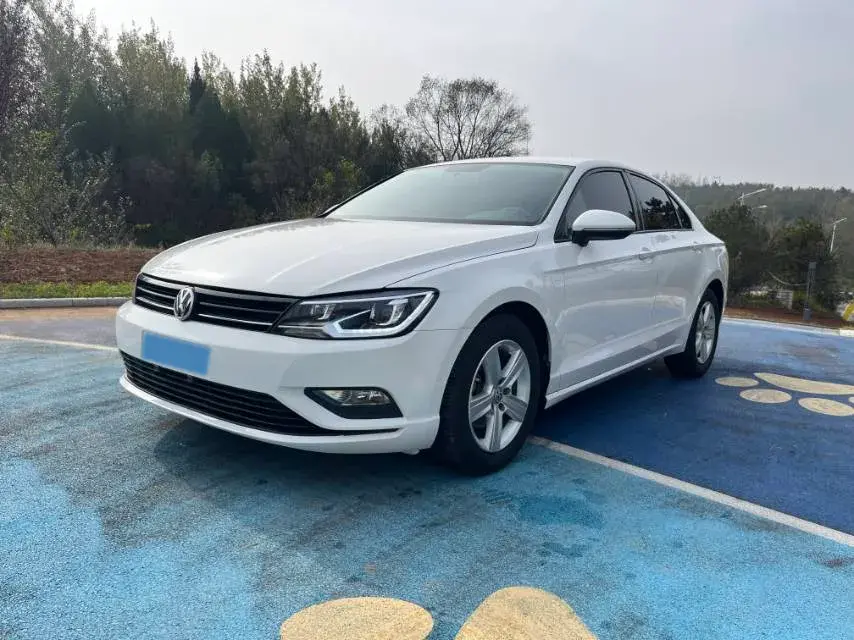 2017 VOLKSWAGEN LAMANDO view 1