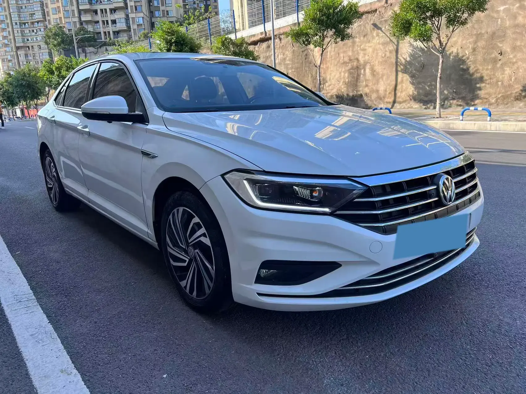 2021 VOLKSWAGEN SAGITAR thumbnail 3