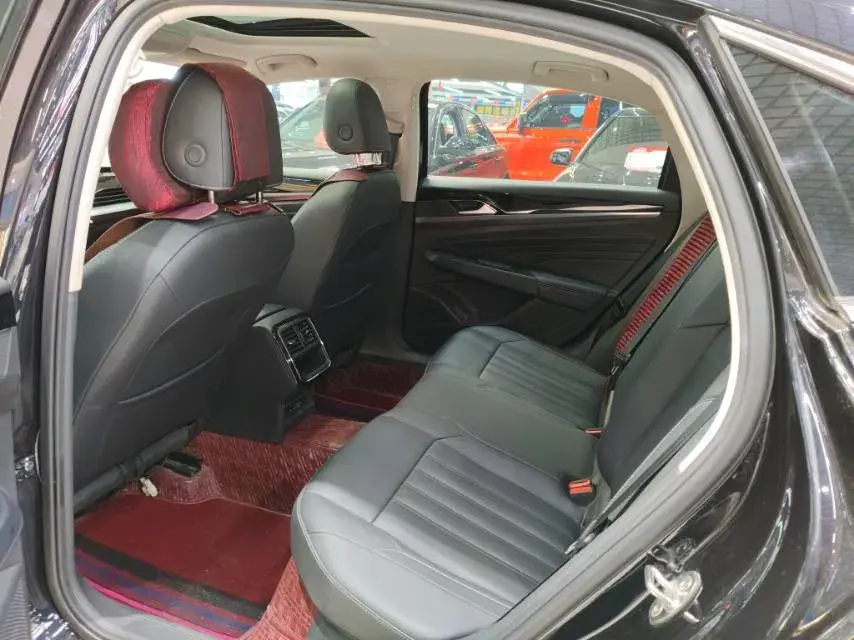 2022 VOLKSWAGEN PASSAT thumbnail 4