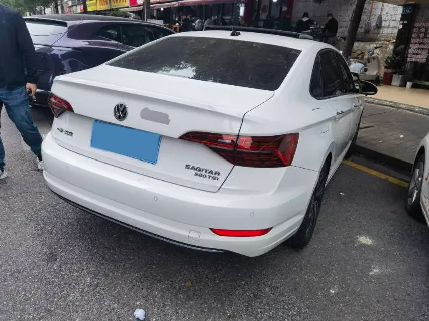 2022 VOLKSWAGEN SAGITAR thumbnail 4