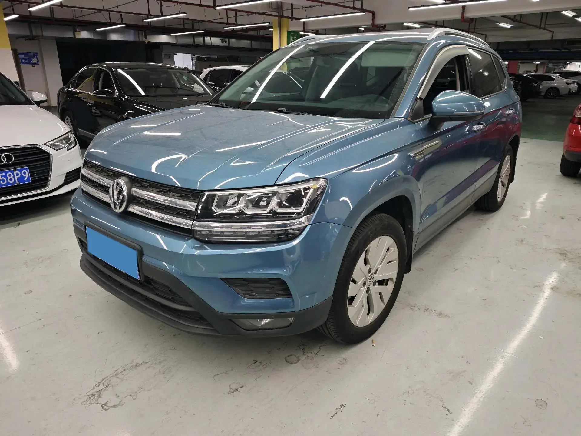 2019 VOLKSWAGEN THARU view 1